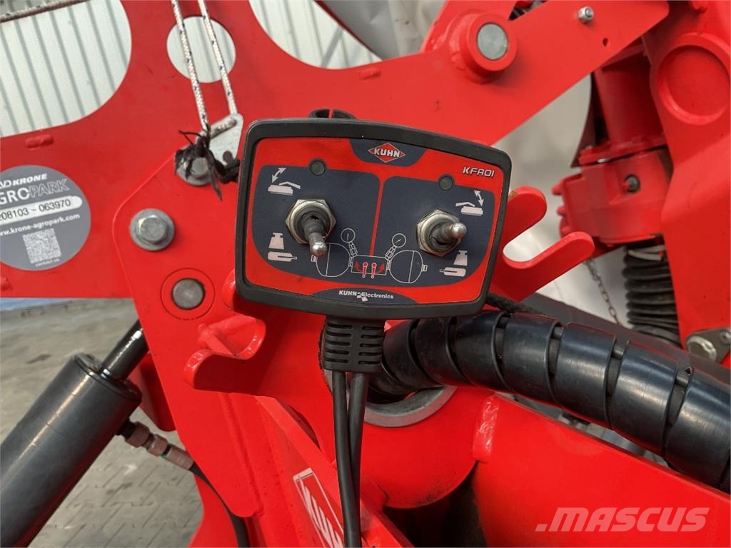 Kuhn GMD 8730-FF Maaikneuzers