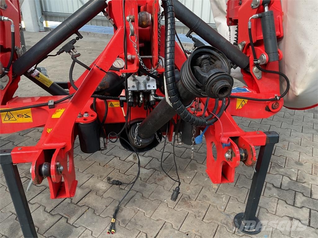 Kuhn GMD 8730-FF Maaikneuzers