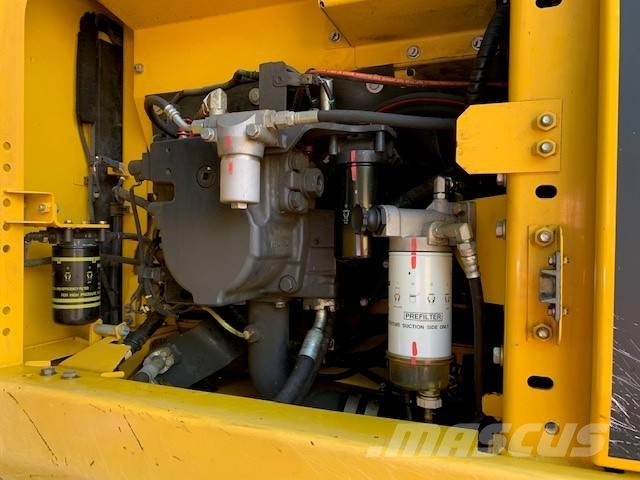 Komatsu PC210LC-11 Escavatori cingolati