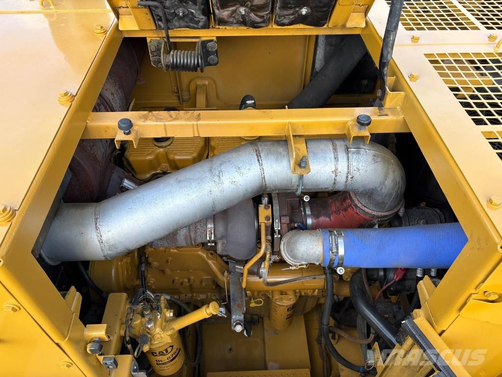 CAT 390 D L ME Bagri goseničarji
