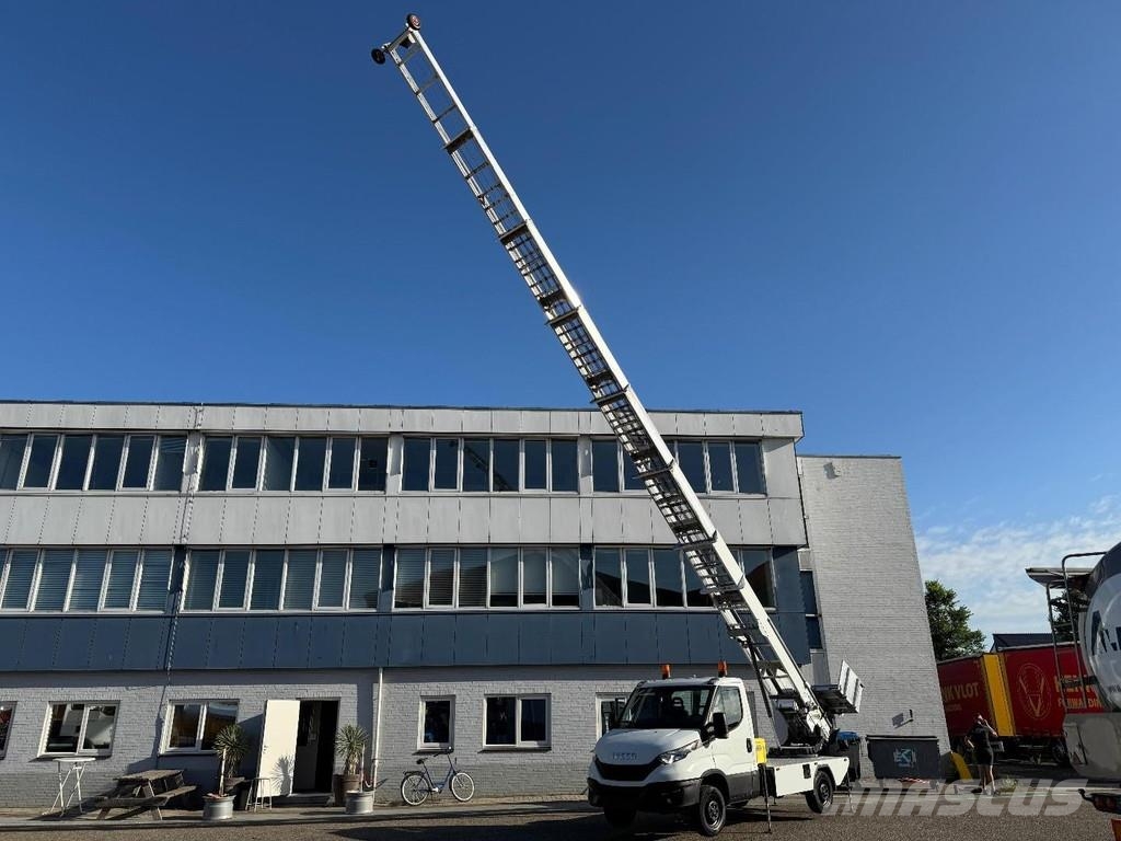 Iveco Daily 35-120 EURO 6 + Lift 30m BÖCKER - 400kg Plataformas sobre camión