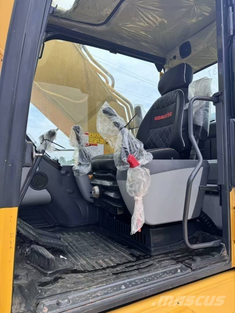 Komatsu PC 400-8 Amfībijas tipa ekskavatori