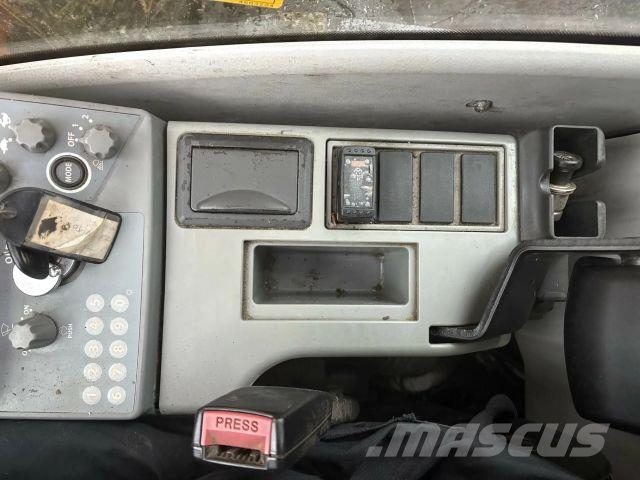 Hitachi ZX135US-5B Roomikekskavaatorid
