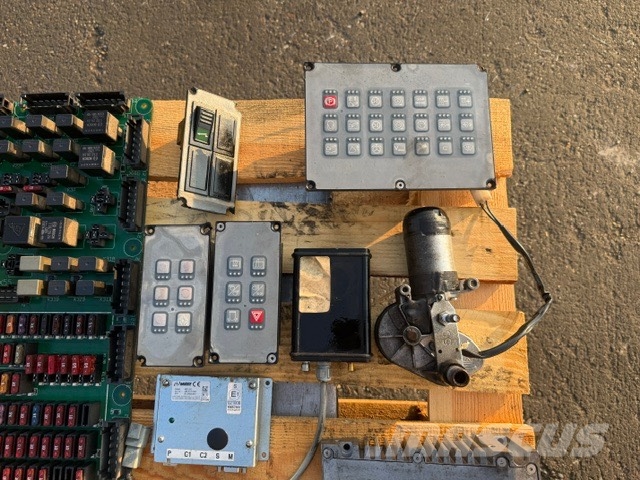 Liebherr L 566 USED ELCTRIC PARTS CAB Componentes electrónicos