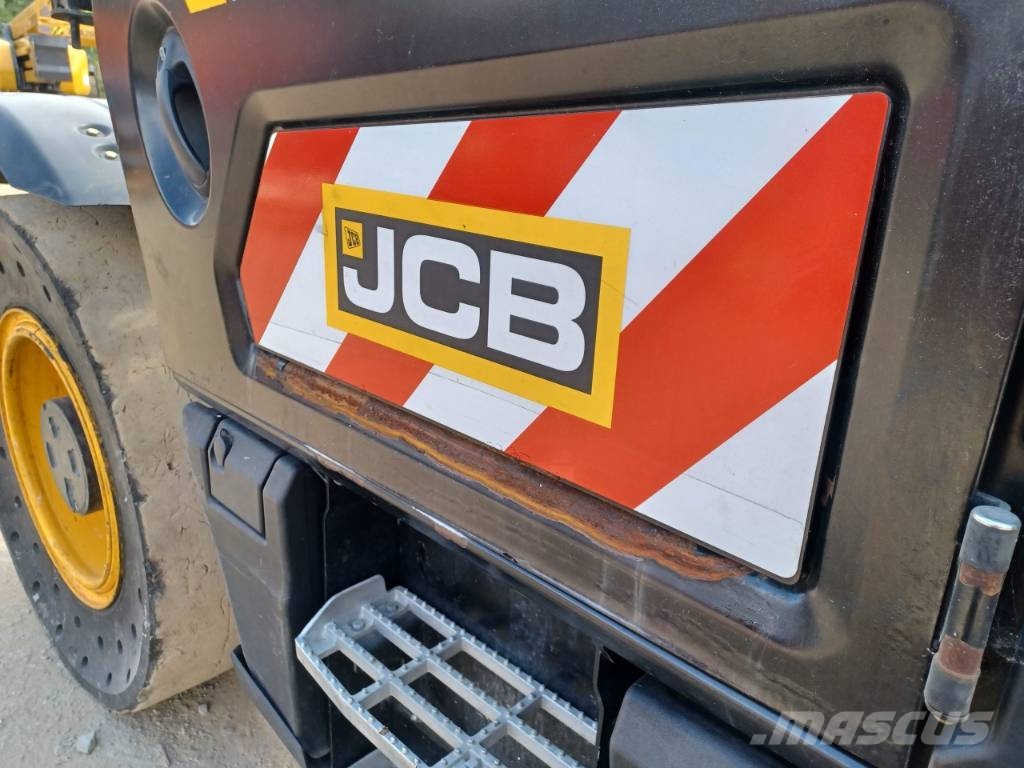 JCB 541-70 Teleskopiskie manipulatori