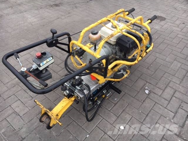 Fast clipping Pandrol clip machine CEMBRE PCM 2P Rail Matériel ferroviaire