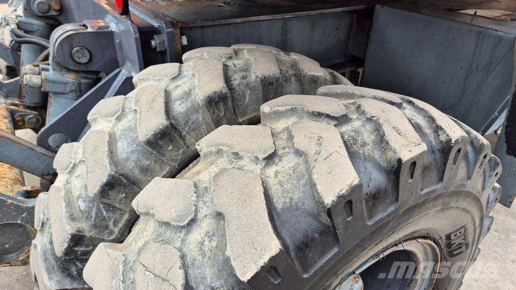 Atlas TEREX 1605 - 2005 YEAR - 2X BUCKETS Bagri na kolesih