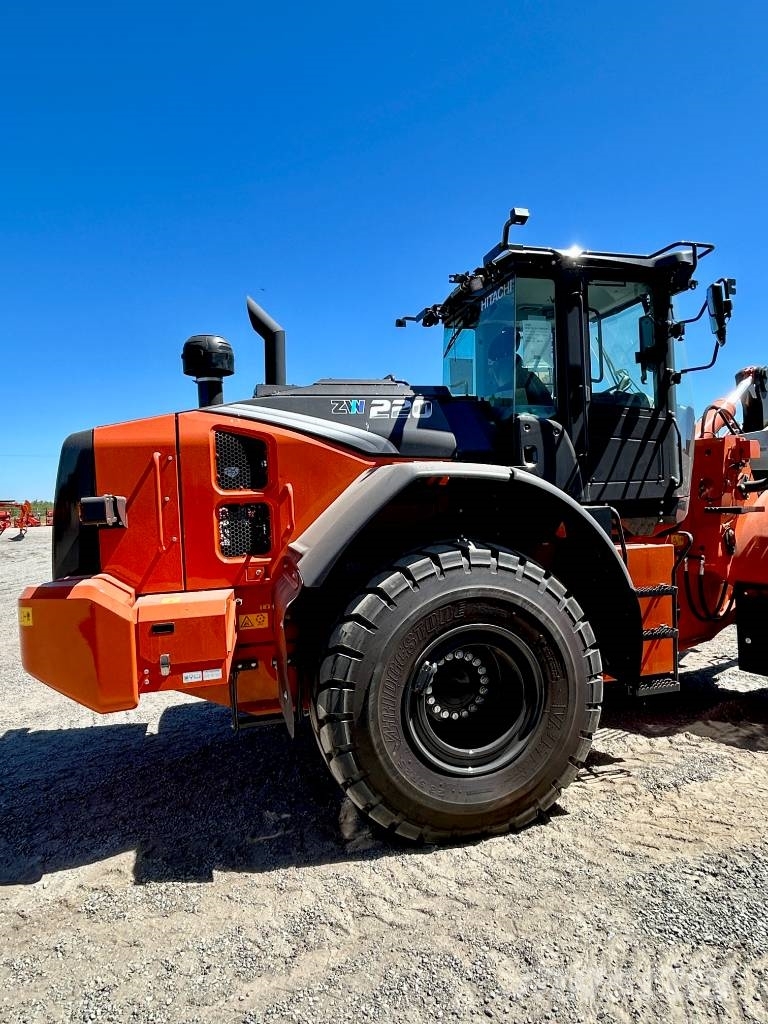 Hitachi ZW220-7, 2024, Modesto, California, United States