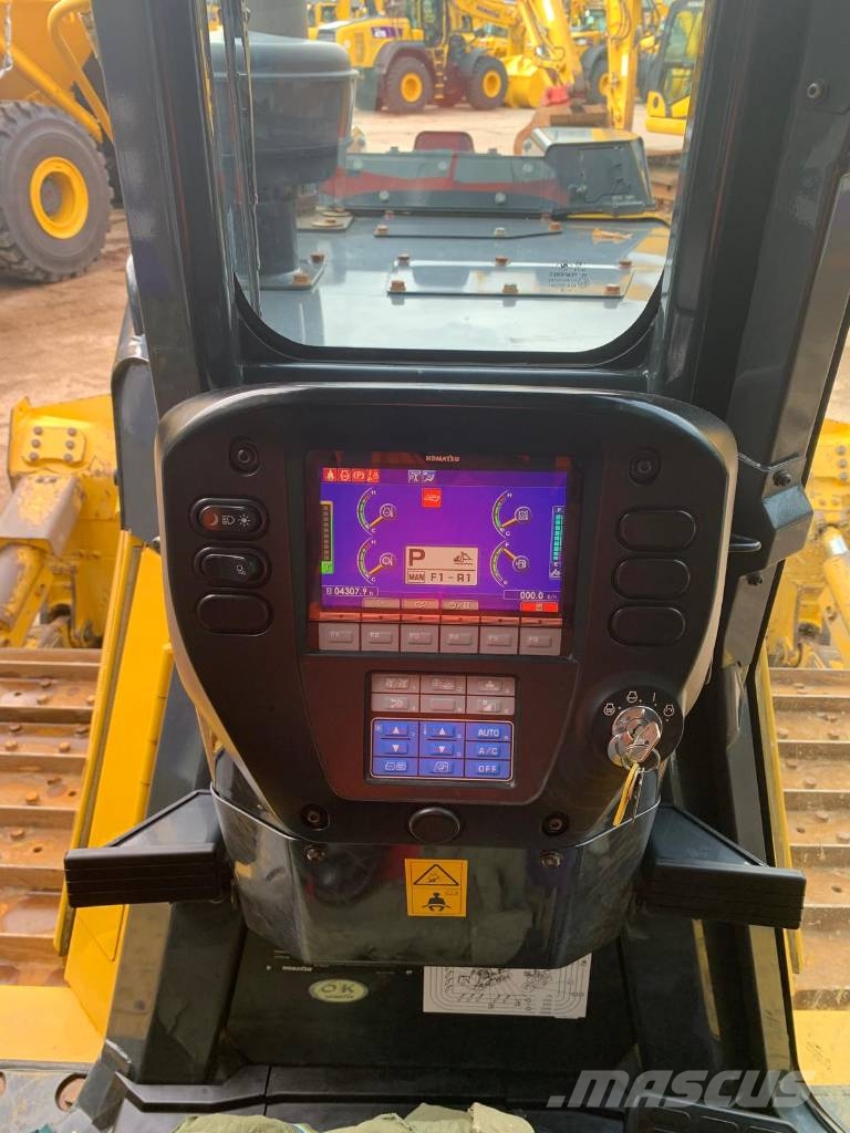 Komatsu D65WX-18 履帶推土機