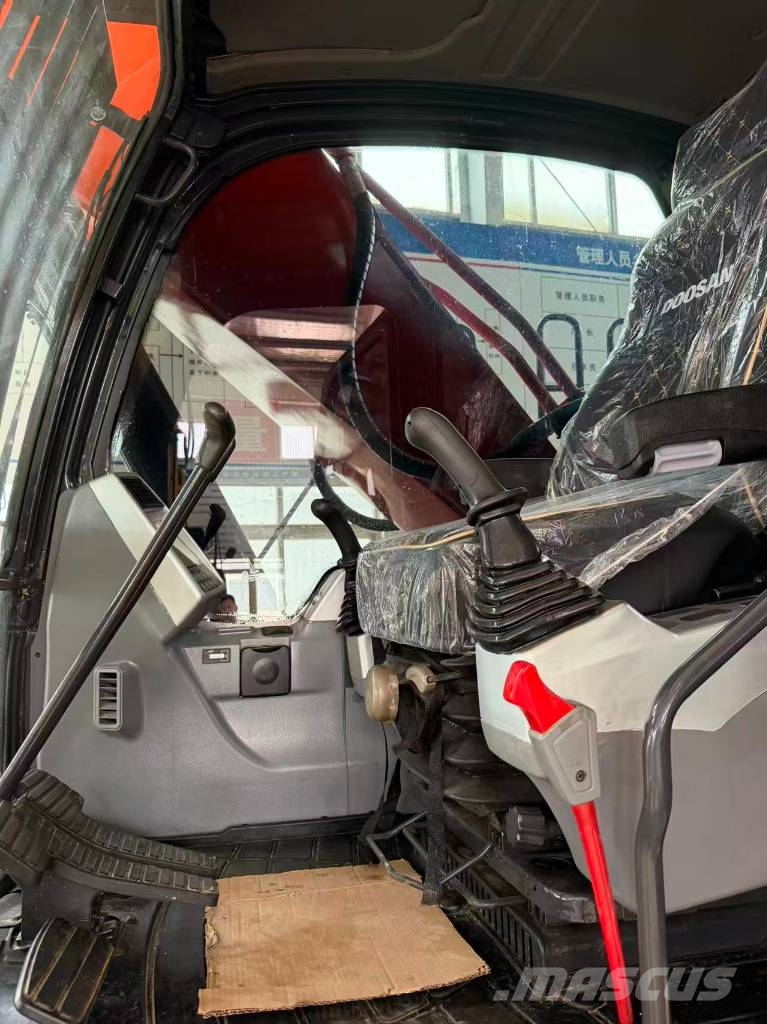 Doosan DX 300 LC Lánctalpas kotrók
