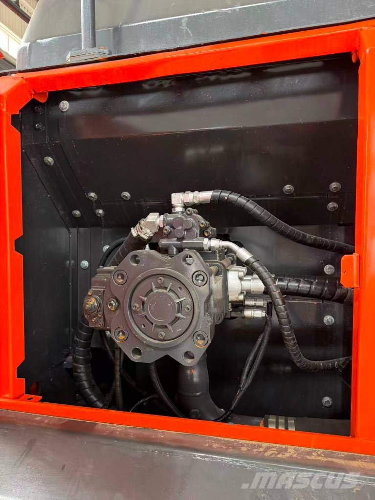 Doosan DX 300 LC Lánctalpas kotrók