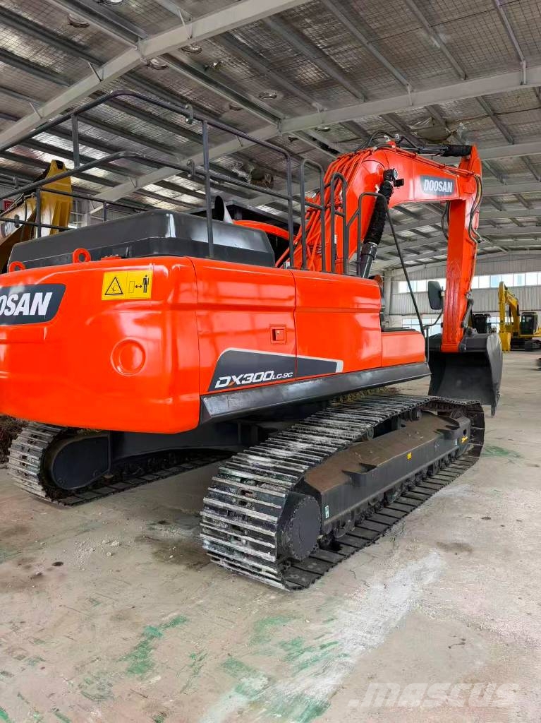 Doosan DX 300 LC Lánctalpas kotrók