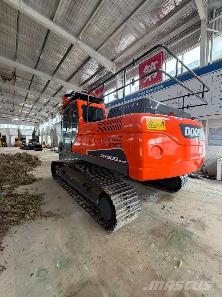 Doosan DX 300 LC Lánctalpas kotrók