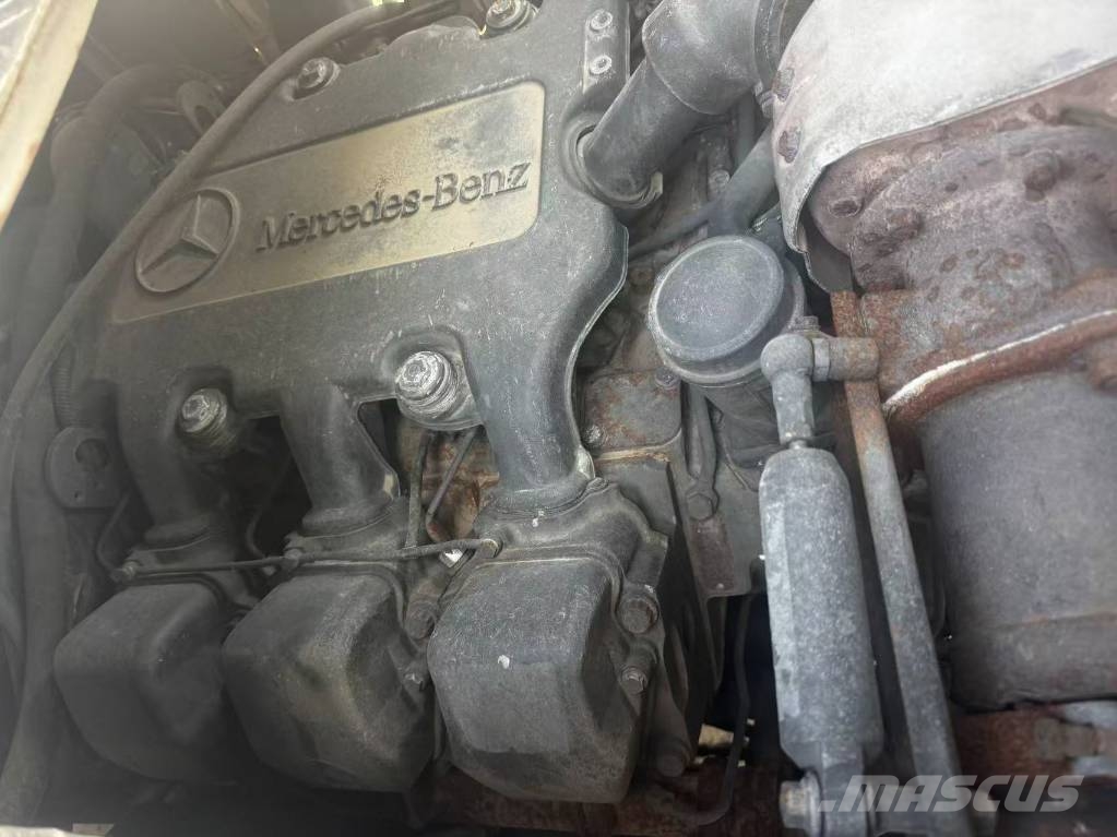Zoomlion ZTC1500V A/T 크레인