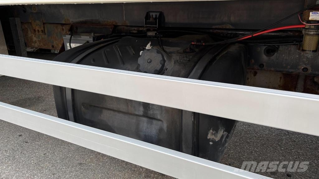Volvo FL240 4x2 EURO4 + Carrier SUPRA 950Mt Temperature controlled trucks