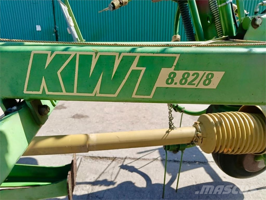 Krone KWT 8.82/8 耙與翻草機