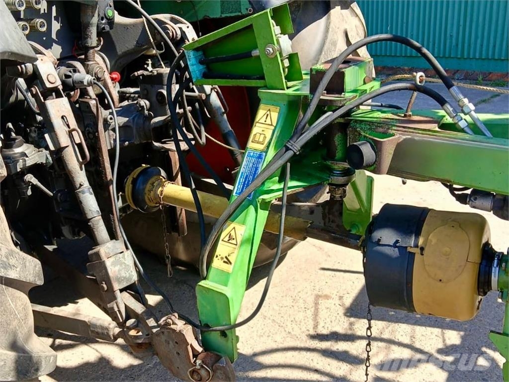 Krone KWT 8.82/8 耙與翻草機