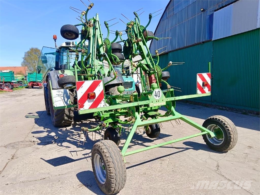 Krone KWT 8.82/8 耙與翻草機