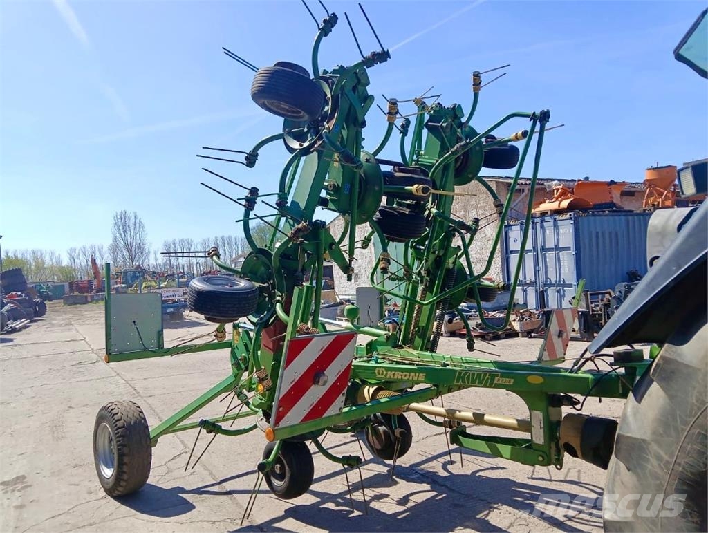 Krone KWT 8.82/8 耙與翻草機