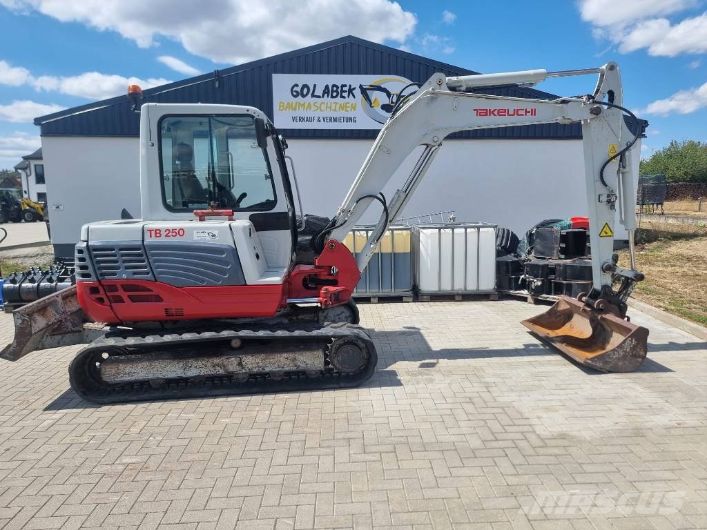 Takeuchi TB 250 Minigraafmachines < 7t