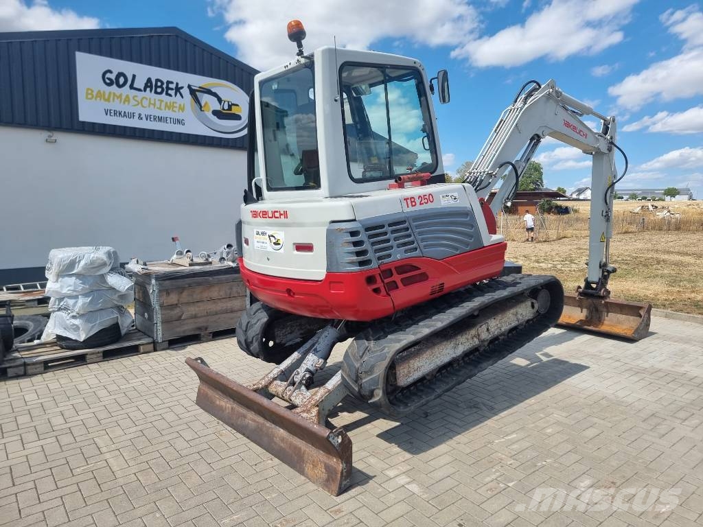 Takeuchi TB 250 Minigraafmachines < 7t