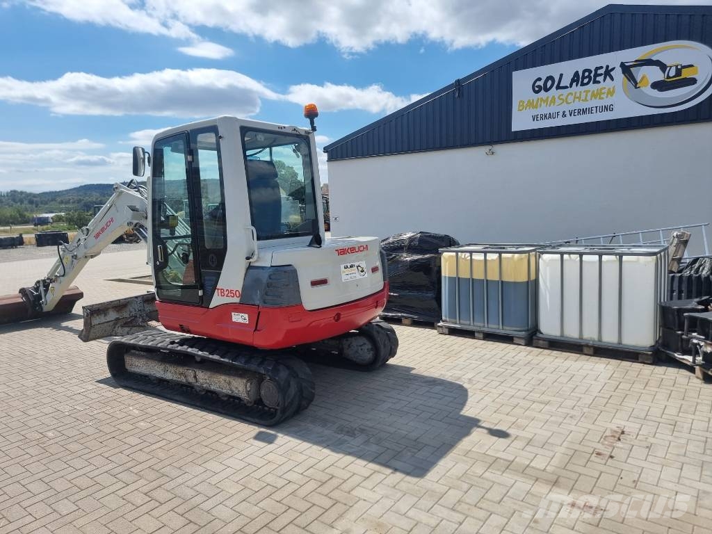 Takeuchi TB 250 Minigraafmachines < 7t