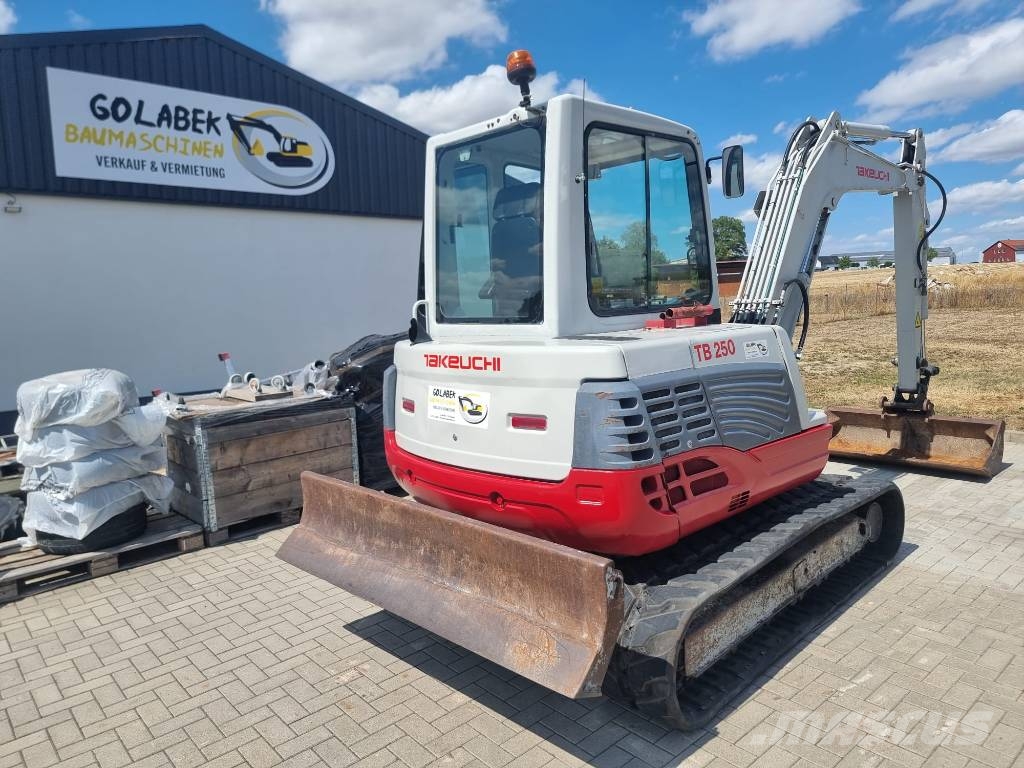 Takeuchi TB 250 Minigraafmachines < 7t
