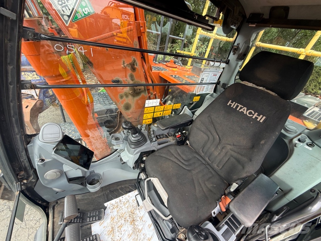 Hitachi ZX130LCN-7 Kāpurķēžu ekskavatori