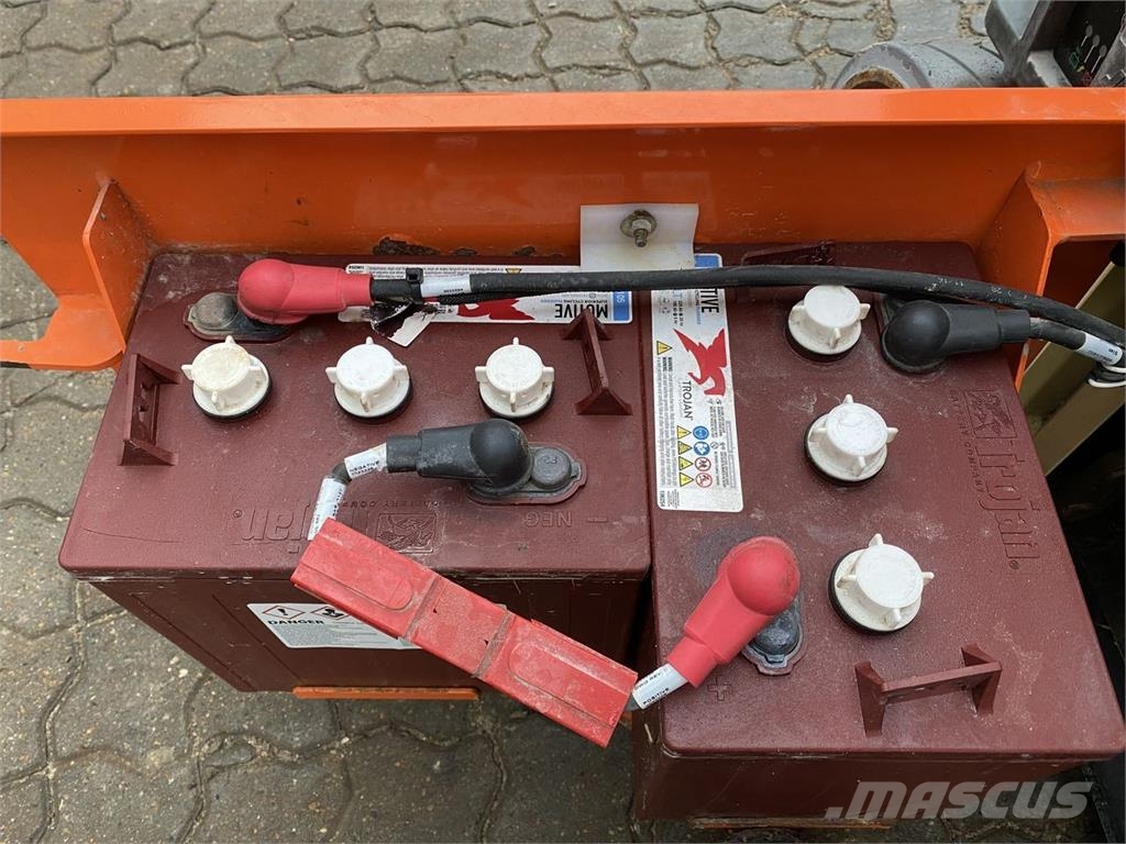 JLG 1230ES Vertical mast lifts