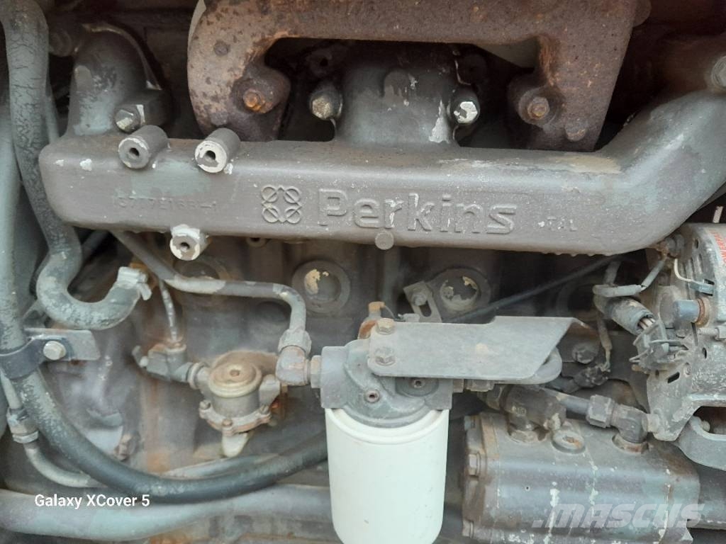 Massey Ferguson 5 pc total 265,590,365,375,362 4WD Traktory