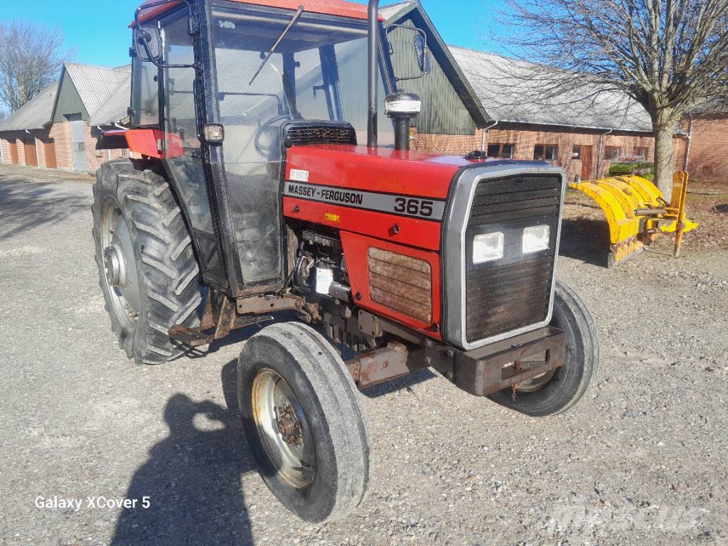 Massey Ferguson 5 pc total 265,590,365,375,362 4WD Traktory