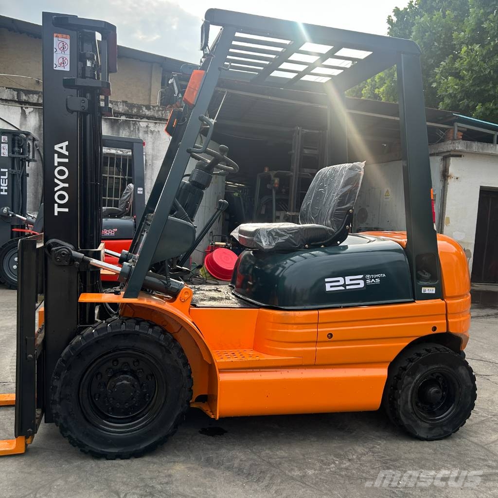 Toyota 6 FG 25 液化石油氣LPG卡車