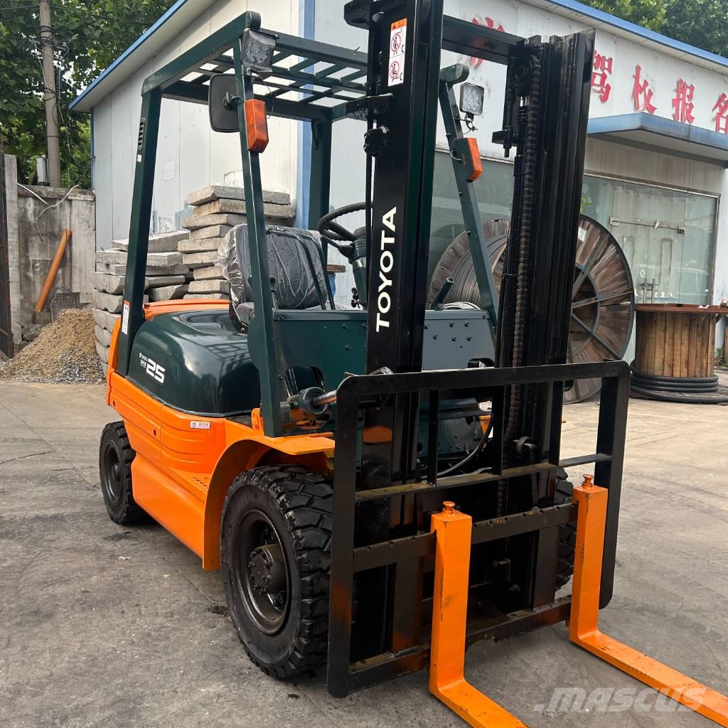 Toyota 6 FG 25 液化石油氣LPG卡車