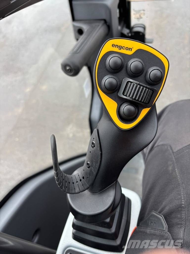 Hitachi ZX 95 W-7 / Uusi, Engcon, Rasvari, Lämmitin Pyöräkaivukoneet