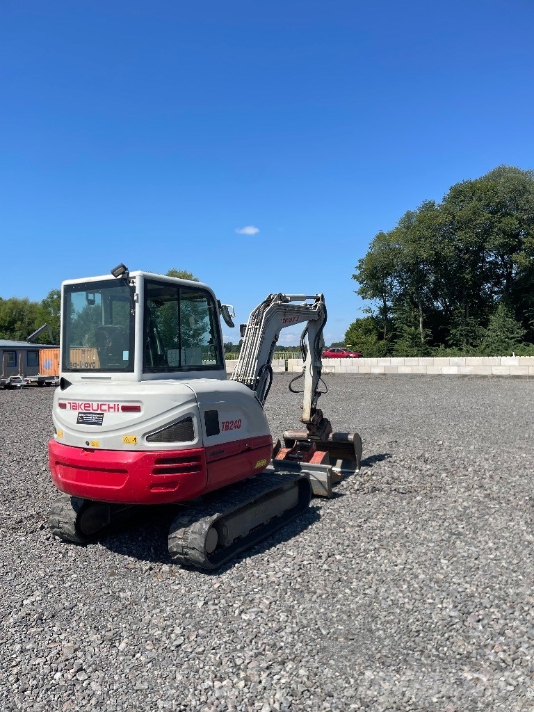 Takeuchi TB 240 Mini excavadoras < 7t