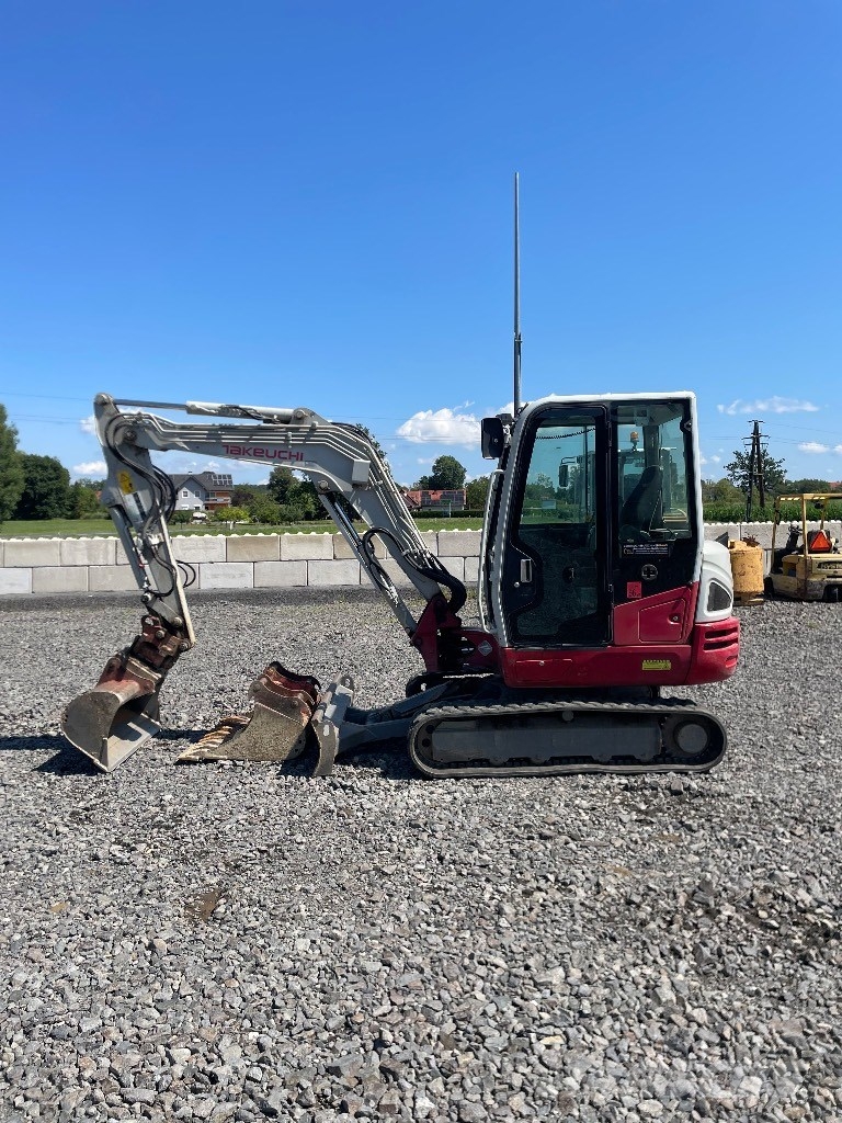Takeuchi TB 240 Mini excavadoras < 7t