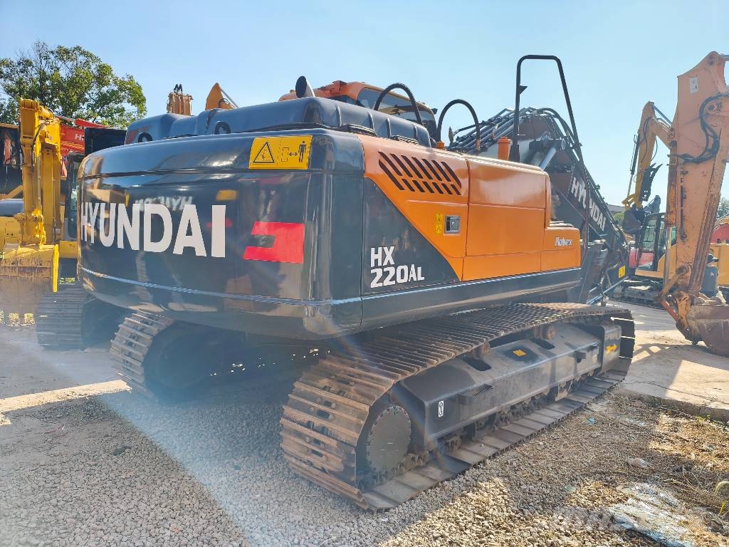 Hyundai HX 220 AL 履带挖掘机