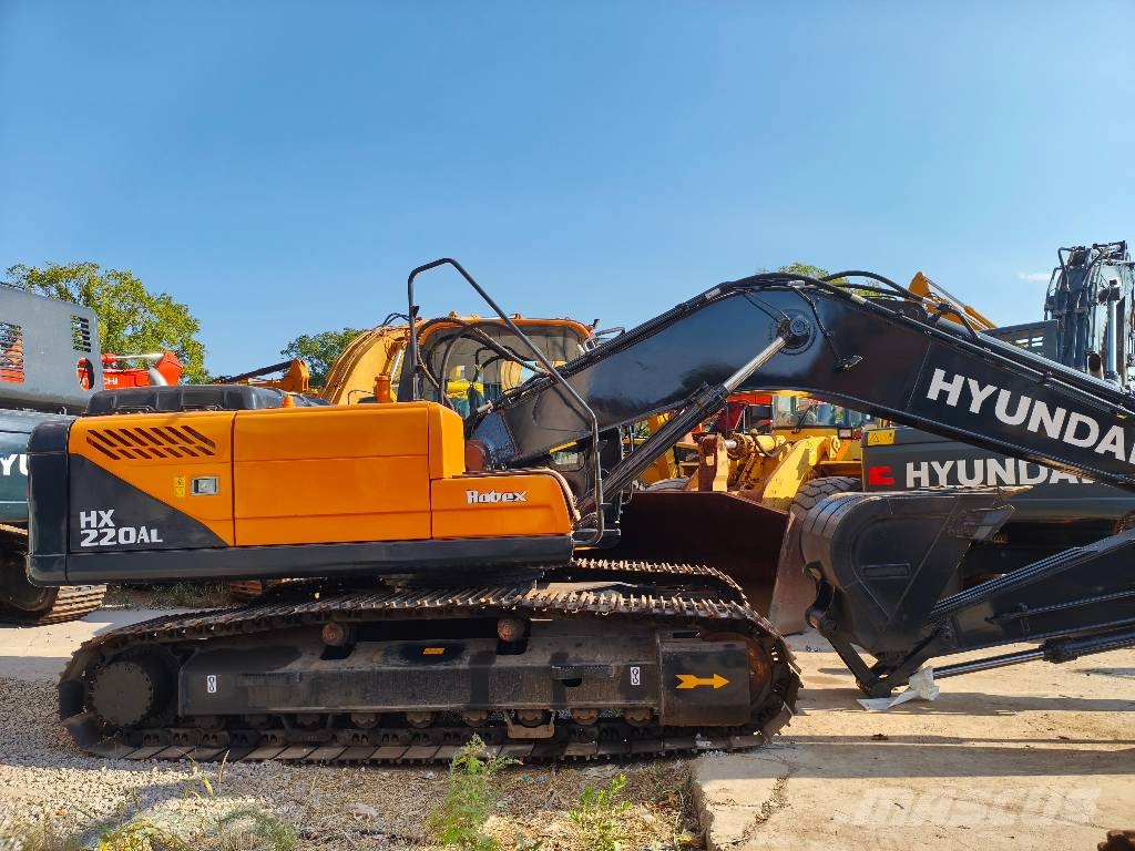 Hyundai HX 220 AL 履带挖掘机