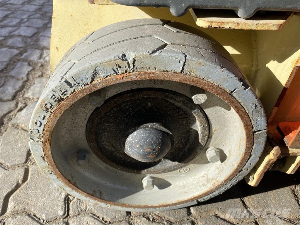 JLG 1230ES Henkilönostimet ja nostolaitteet
