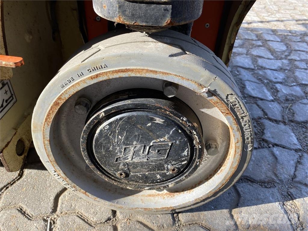 JLG 1230ES Henkilönostimet ja nostolaitteet