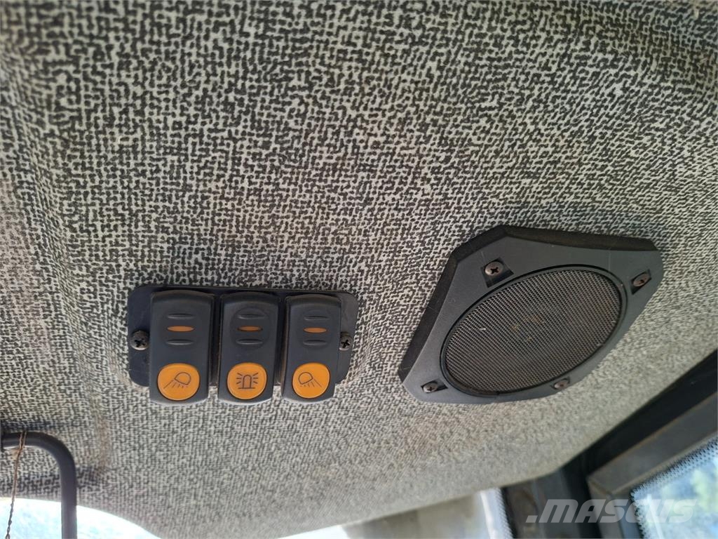 Komatsu WB 93 R-5 4X4 Stavebnictví - ostatní