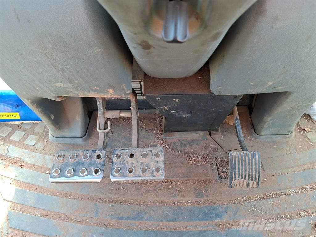 Komatsu WB 93 R-5 4X4 Stavebnictví - ostatní