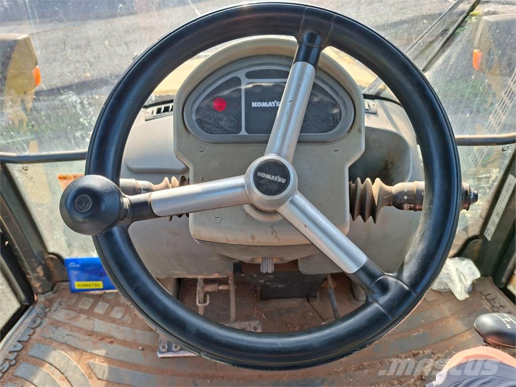 Komatsu WB 93 R-5 4X4 Stavebnictví - ostatní