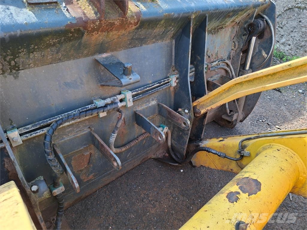 Komatsu WB 93 R-5 4X4 Stavebnictví - ostatní
