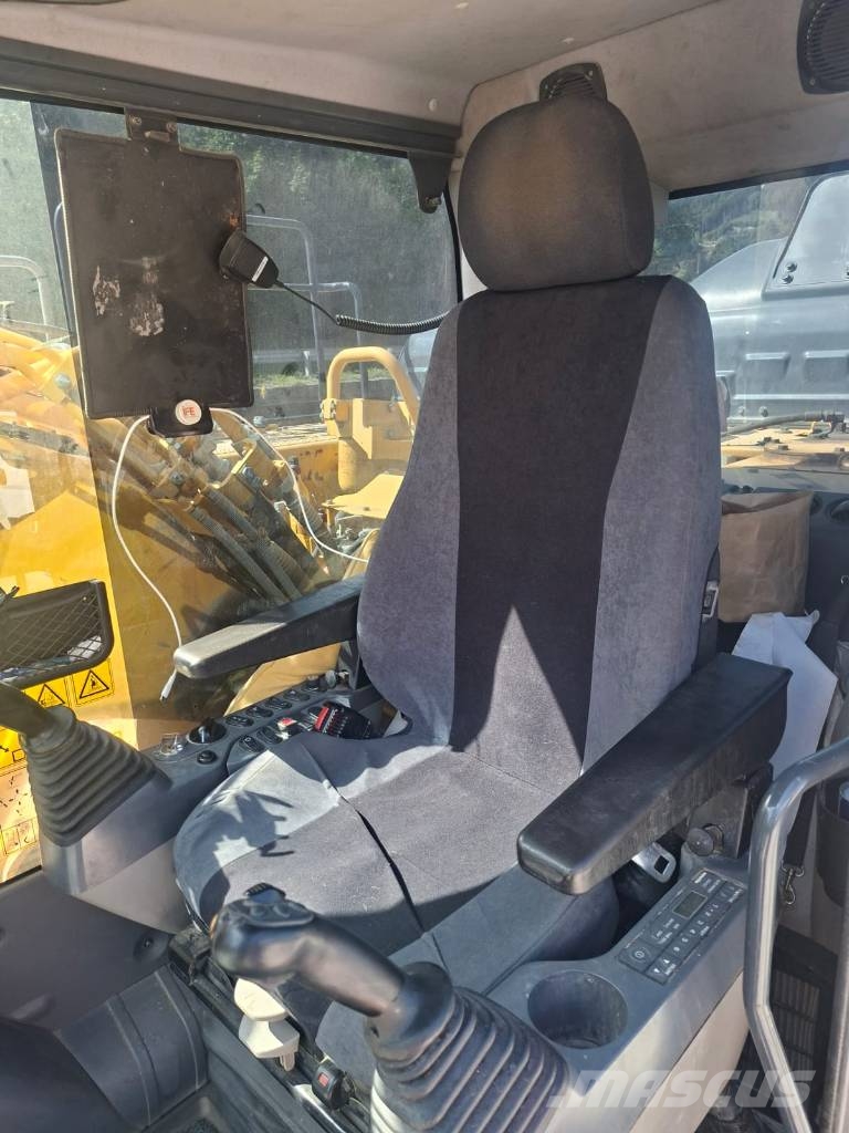 Komatsu HB 365 LC-3 Hybrid Rupsgraafmachines