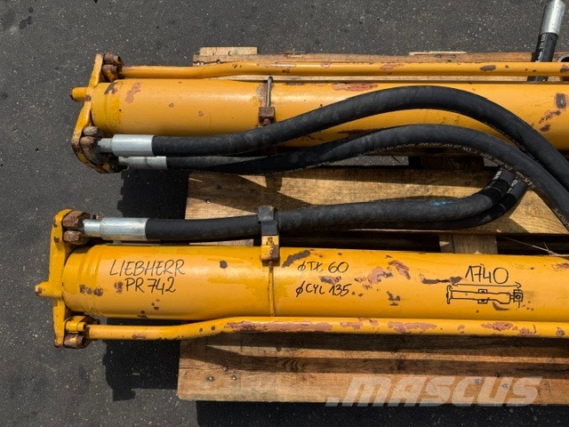 Liebherr PR 742 USED HYDRAULIC CYLINDER Hydraulics