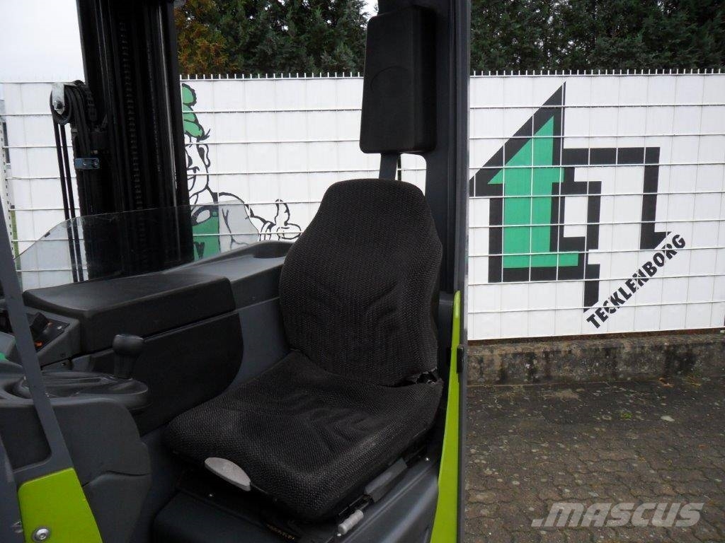 Clark CRT 14 Reachtruck voor hoog niveau