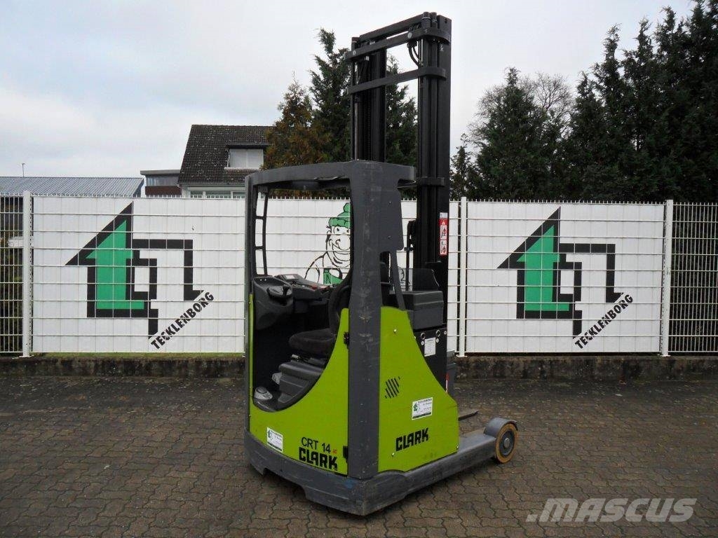 Clark CRT 14 Reachtruck voor hoog niveau