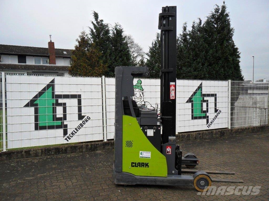 Clark CRT 14 Reachtruck voor hoog niveau