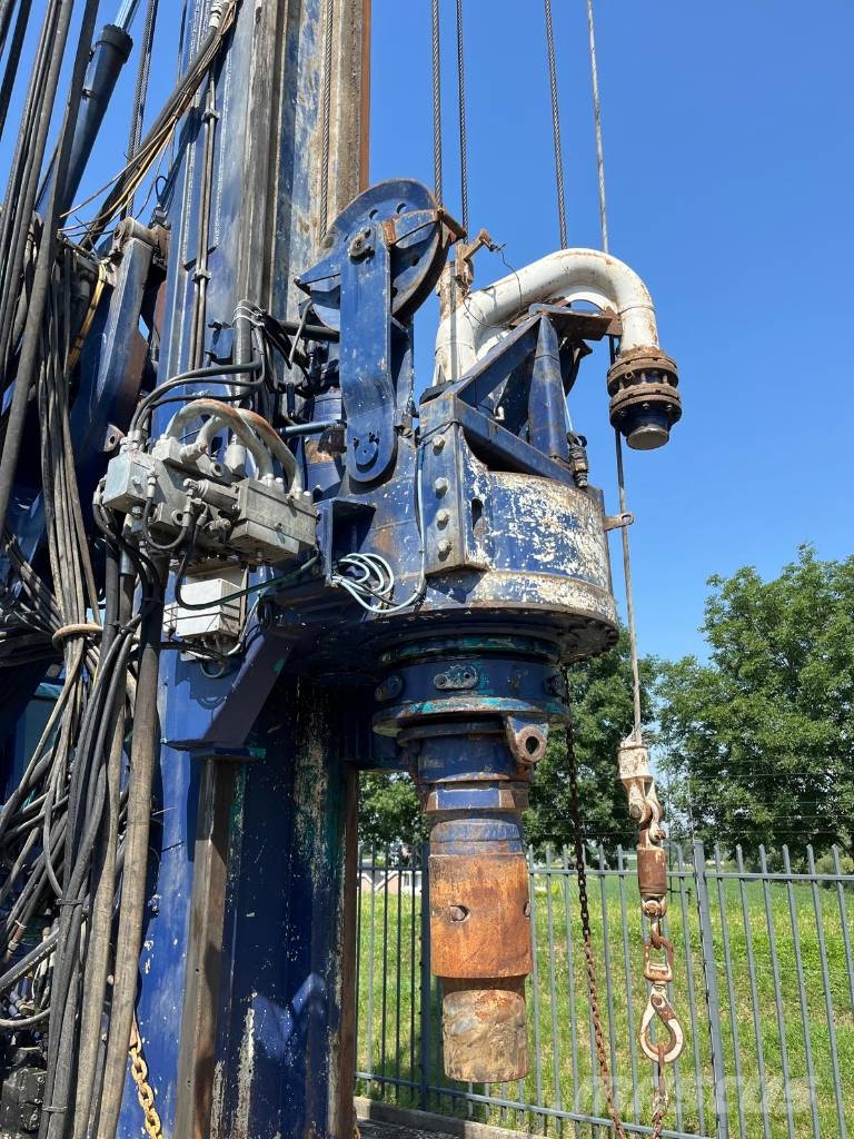 Soilmec SR40 Drilling Rig Cat 325 معدات الثقب السطحي